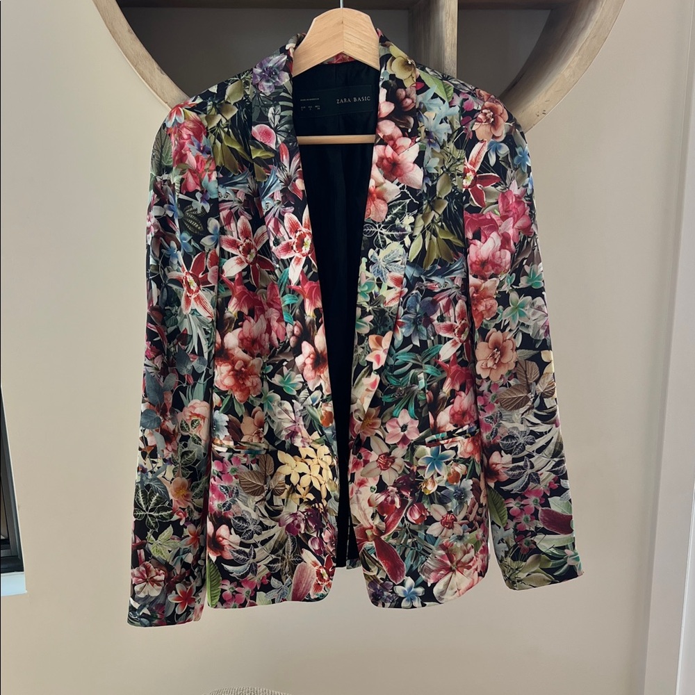 Zara Multicolor Floral Blazer satin as new